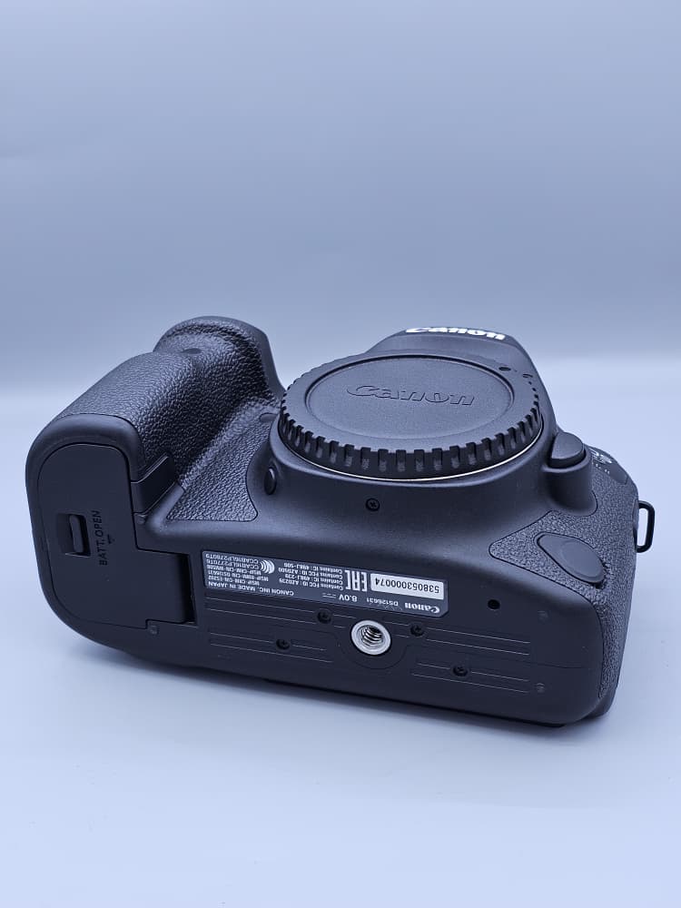 دوربین Canon EOS 6D Mark II دست دوم (6000 شات) — تصویر ۲