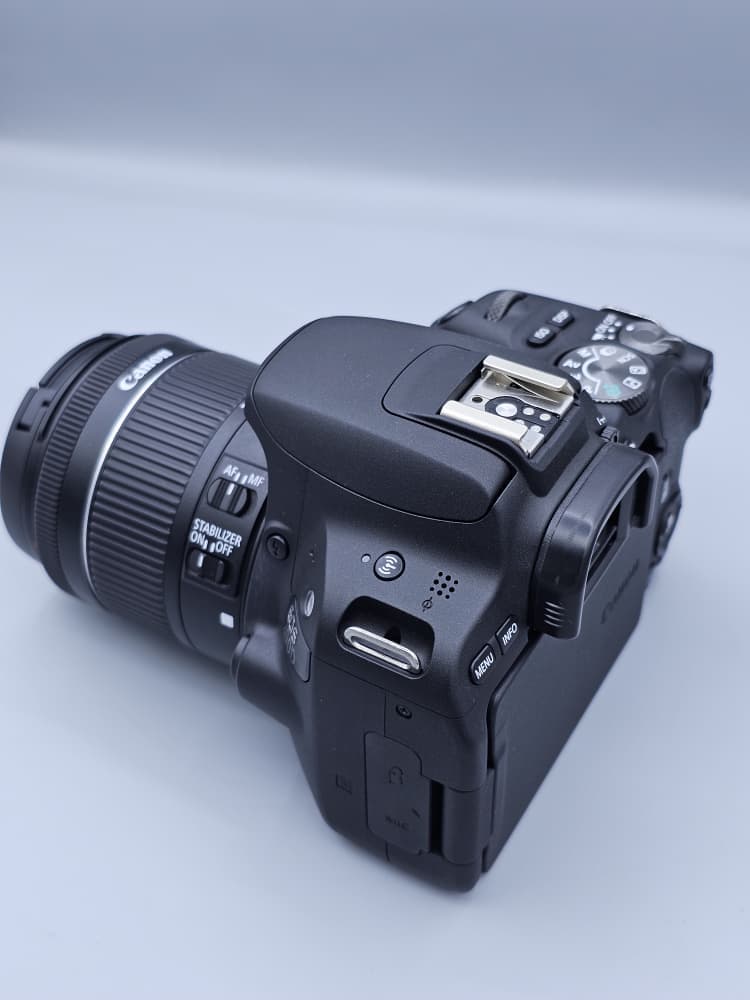 دوربین Canon EOS 200D دست دوم با لنز 18-55(1200 شات) — تصویر ۴