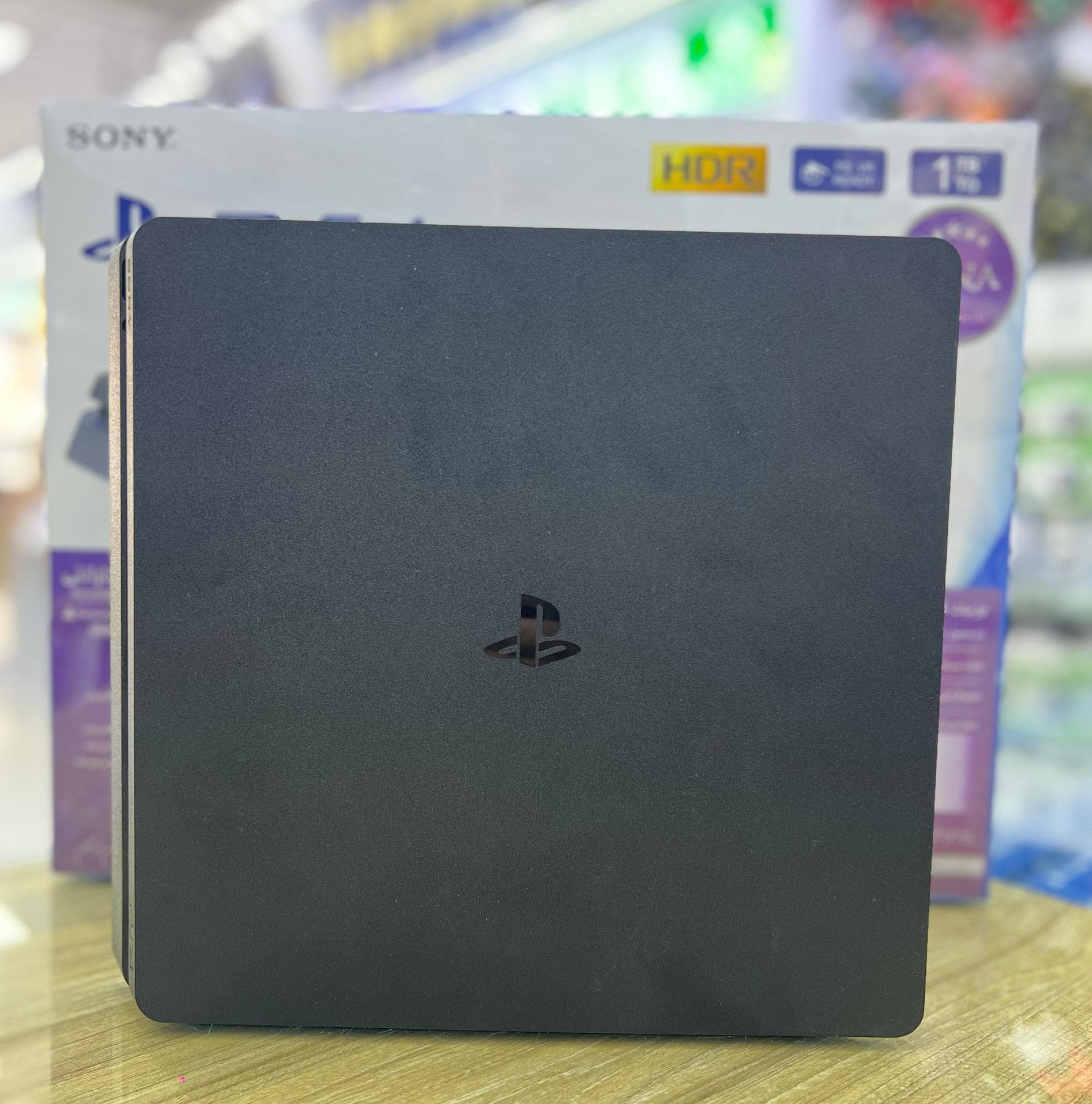 کنسول PS4 اسلیم 1ترابایت استوک امارات - 18 ماه گارانتی (پکیج جشنواره) — تصویر ۲