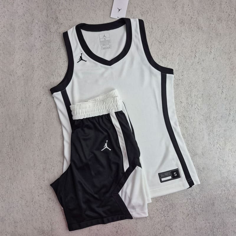 ست تاپ شلوارک ورزشی زنانه جردن Jordan Sports Top and Shorts Set سفید مشکی — تصویر ۲