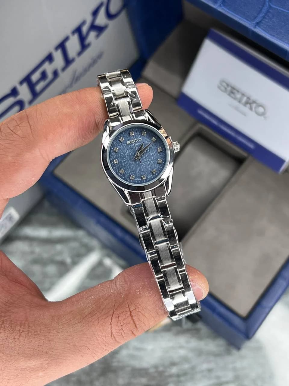 ساعت SEIKO زنانه سیکو اکسکلوسیو مدل 3213 رنگ نقره ای صفحه سرمه ای