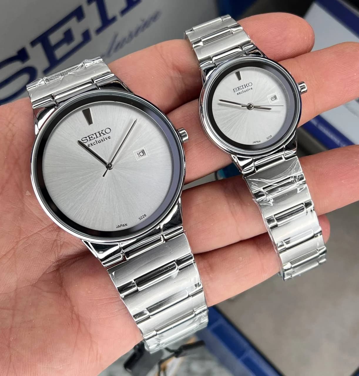 ساعت SEIKO ست زنانه و مردانه سیکو اکسکلوسیو مدل 3228 رنگ نقره ای صفحه سفید