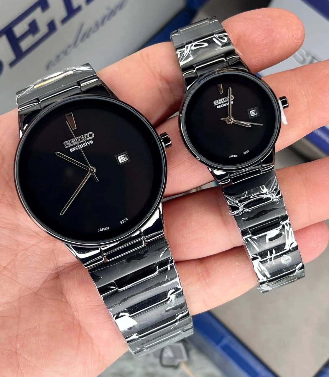 ساعت SEIKO ست زنانه و مردانه سیکو اکسکلوسیو مدل 3228 رنگ مشکی صفحه مشکی
