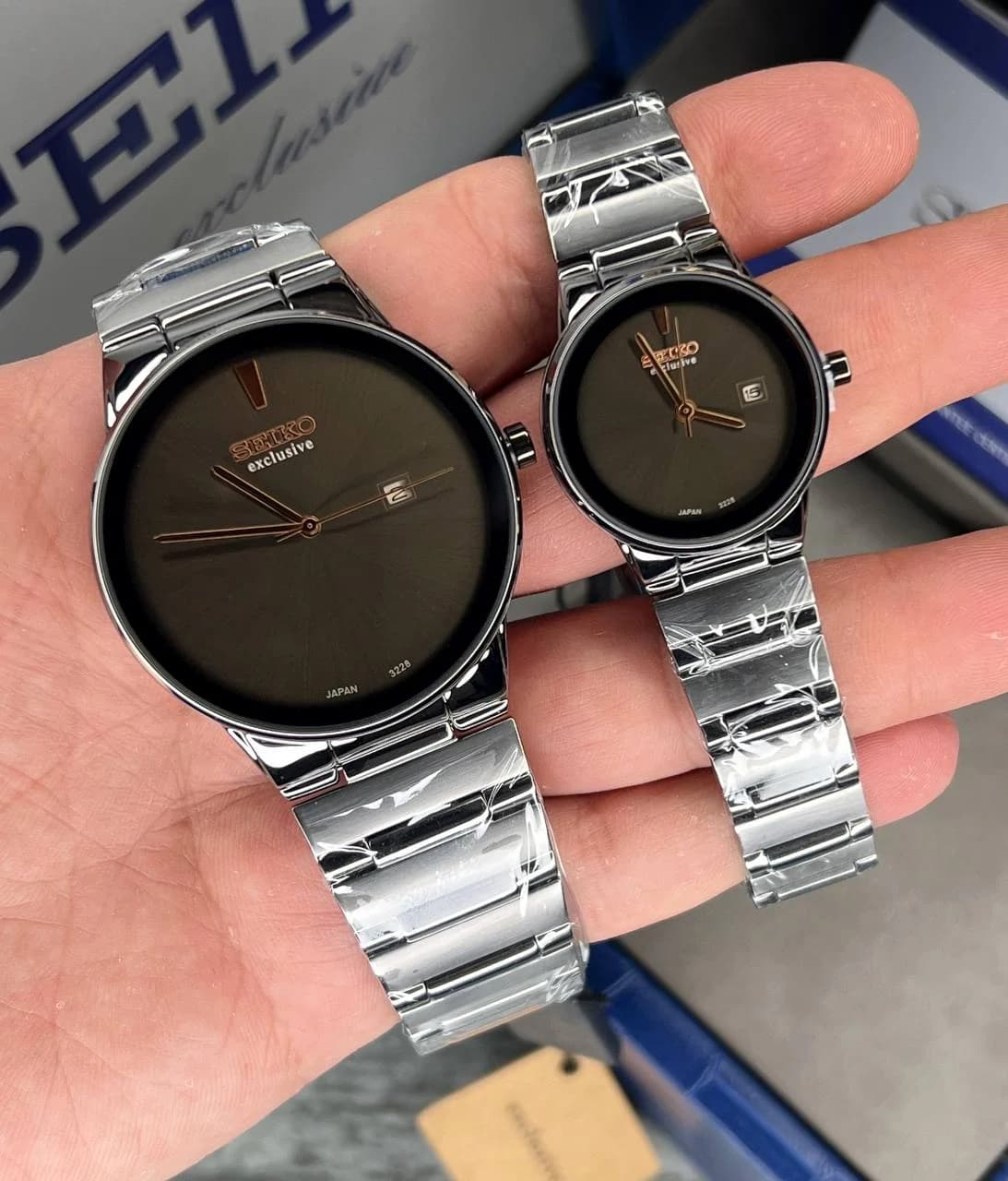ساعت SEIKO ست زنانه و مردانه سیکو اکسکلوسیو مدل 3228 رنگ نقره ای صفحه قهوه ای