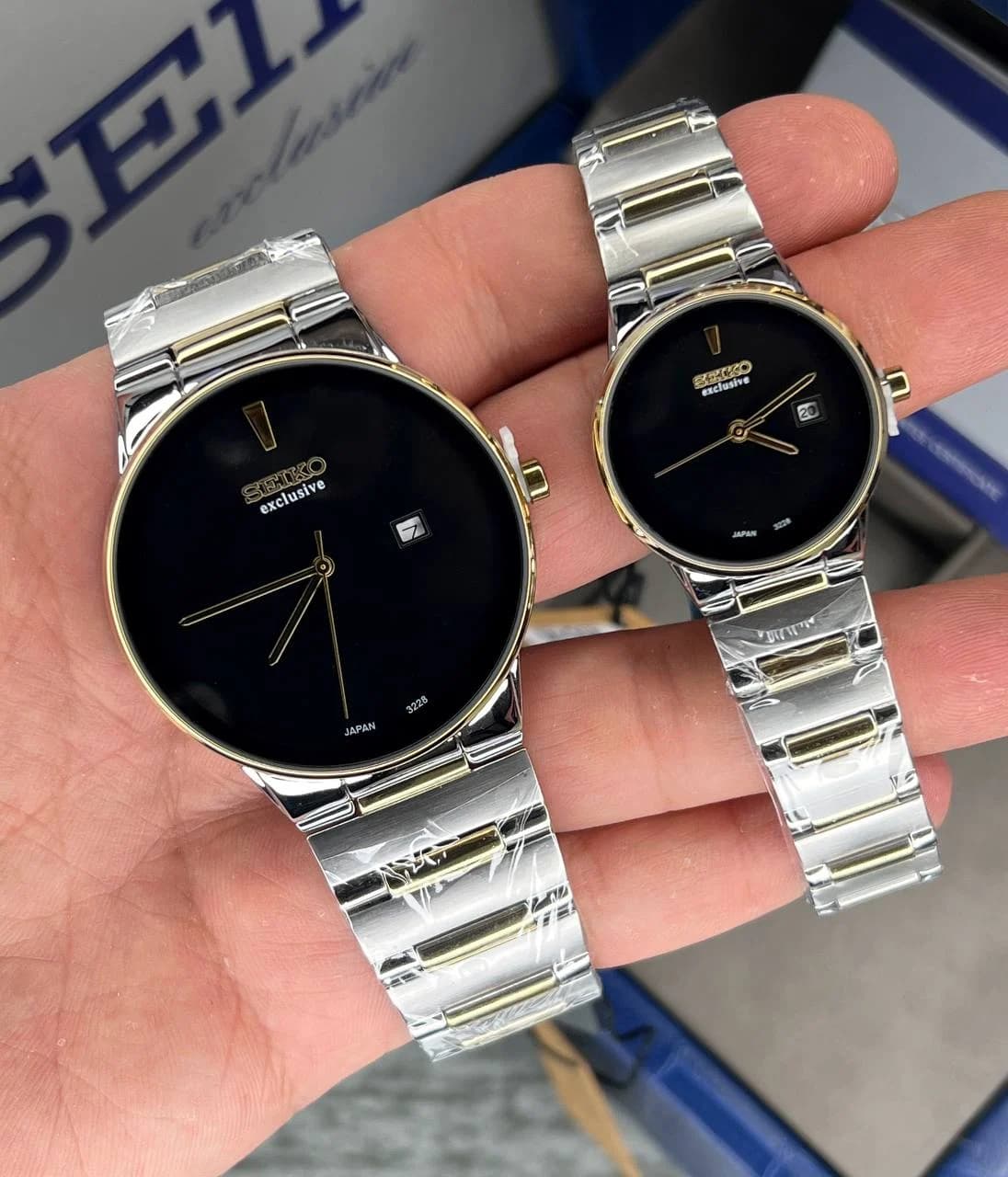 ساعت SEIKO ست زنانه و مردانه سیکو اکسکلوسیو مدل 3228 رنگ نقره ای طلایی صفحه مشکی