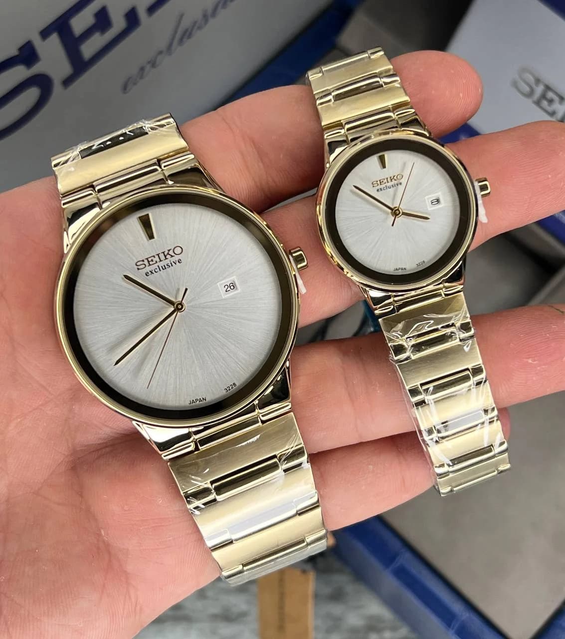 ساعت SEIKO ست زنانه و مردانه سیکو اکسکلوسیو مدل 3228 رنگ طلایی صفحه سفید