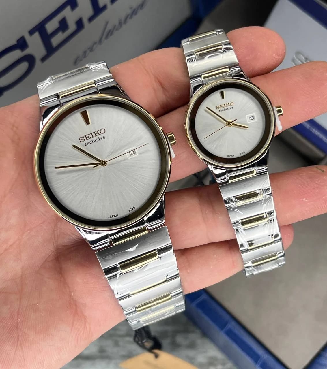 ساعت SEIKO ست زنانه و مردانه سیکو اکسکلوسیو مدل 3228 رنگ نقره ای طلایی صفحه سفید
