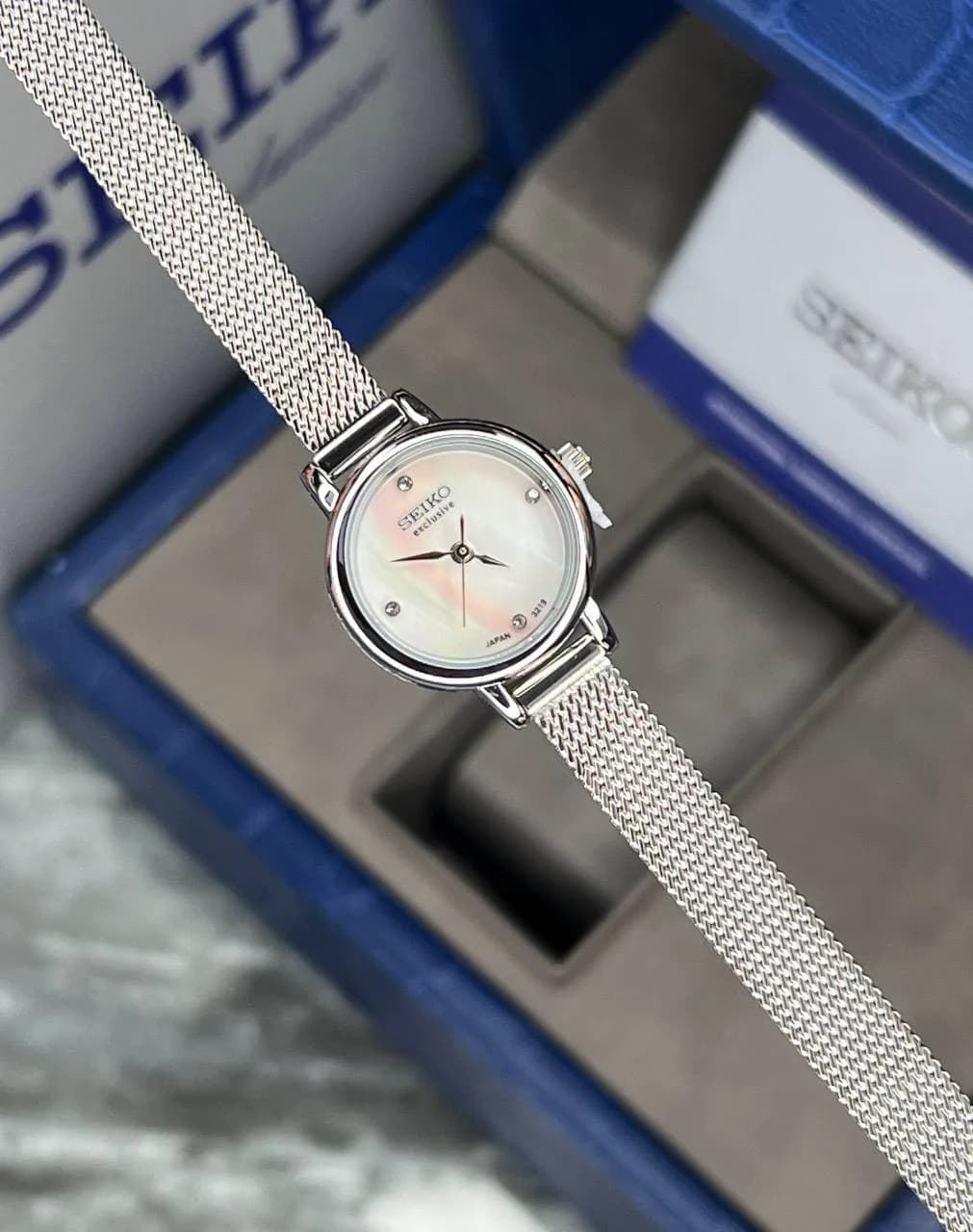 ساعت SEIKO زنانه سیکو اکسکلوسیو مدل 3219 رنگ نقره ای صفحه سفید