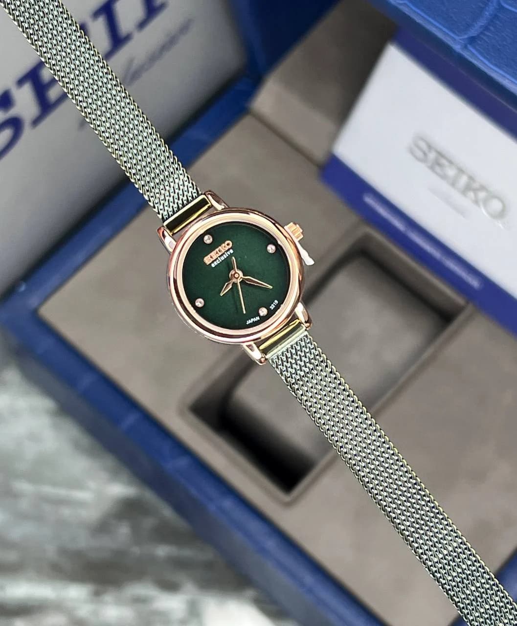 ساعت SEIKO زنانه سیکو اکسکلوسیو مدل 3219 رنگ نقره ای صفحه سبز