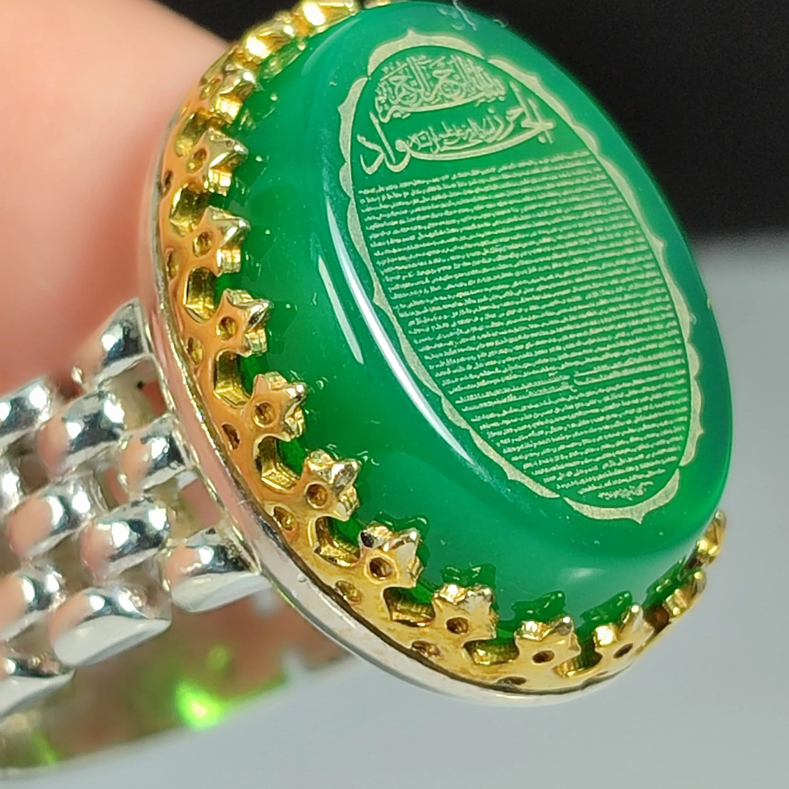 انگشتر نقره باسنگ عقیق سبز حکاکی حرز امام جواد کد 2283 — تصویر ۴