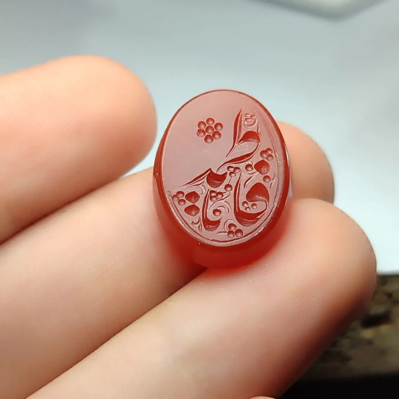 نگین عقیق سبز باحکاکی یافاطمه کد 2350 — تصویر ۲