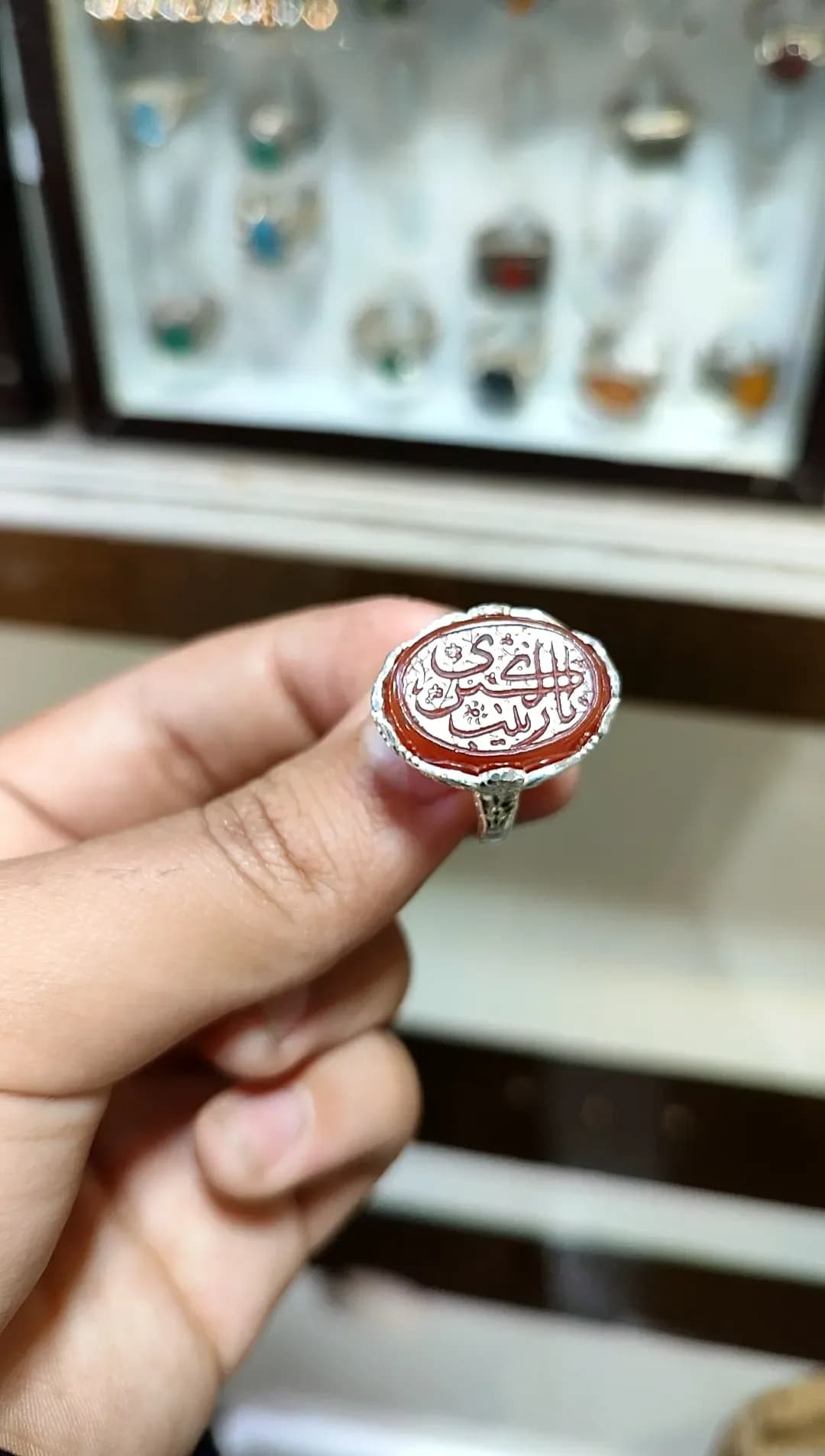 انگشتر عقیق قرمز زنانه با حکاکی یا زینب کبری (س)؛ پیوند هنر و معنویت کد 2385
