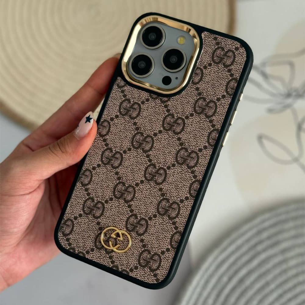 قاب گوچی مونوگرام کد CSB مناسب برای گوشی موبایل آیفون Apple iPhone 13 / 13 Pro / 13 Pro Max / 14 Pro Max / 15 Pro Max / 16 / 16 Pro Max / 17 Pro / 17 Pro Max