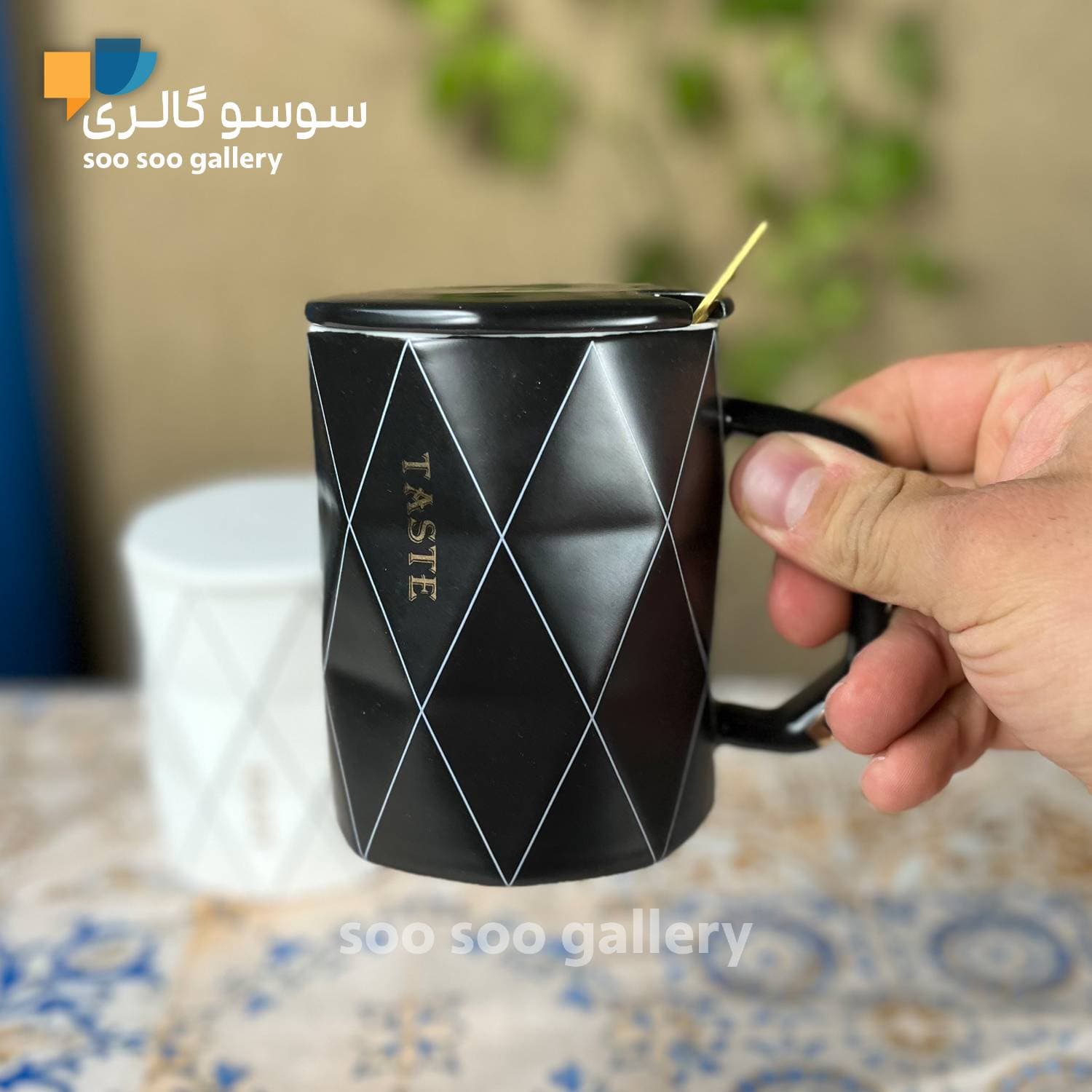 ماگ خط دار لوزی سرامیکی درب دار — تصویر ۲