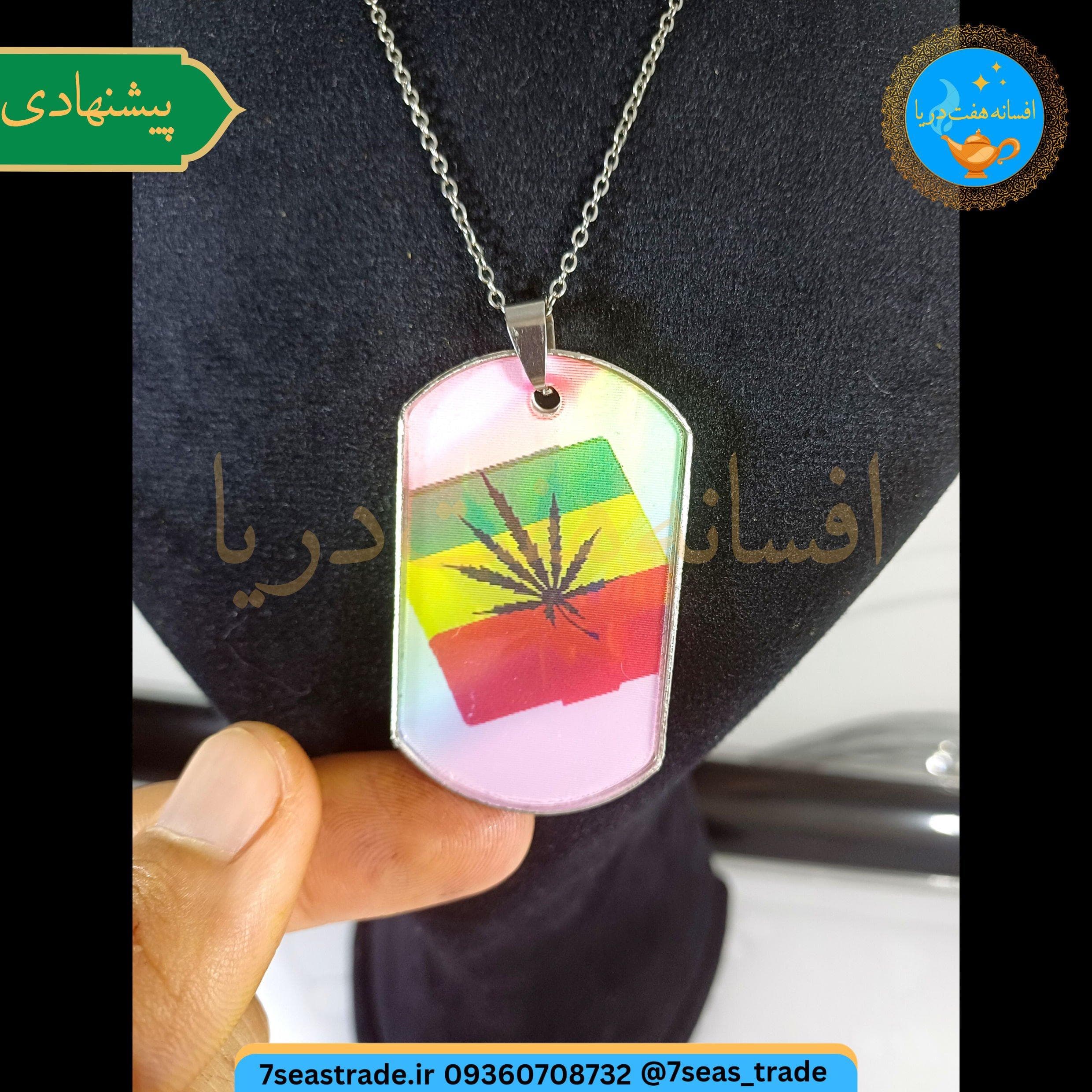 گردبند فلزی نقره ای مدال پلاک تغییر شکل دهنده دو صورته طرح رنگین کمان و پرچم مکزیک — تصویر ۳