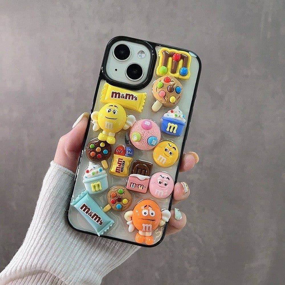 قاب M&M برجسته همراه با آویز کد CST مناسب برای گوشی موبایل آیفون Apple iPhone 7Plus / 8Plus / X / XS / XS Max / 11 / 11 Pro / 11 Pro Max / 12 / 12 Pro / 12 Pro Max / 13 / 13 Pro Max / 14 / 14 Pro — تصویر ۵