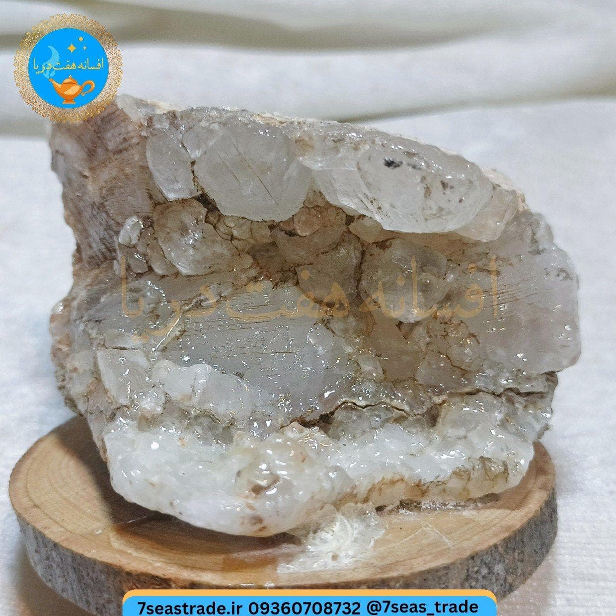 استند کوارتز کریستالی همراه با کوارتز قلوه‌ای بسیار شفاف اصل طبیعی سایز بزرگ مدل سومندز