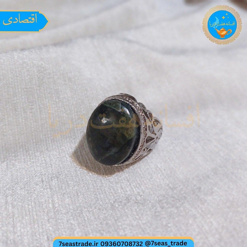 انگشتر نقره مردانه رکاب سنگین نگین عقیق سبز خزه‌ای و جاسپر نیمه شفاف