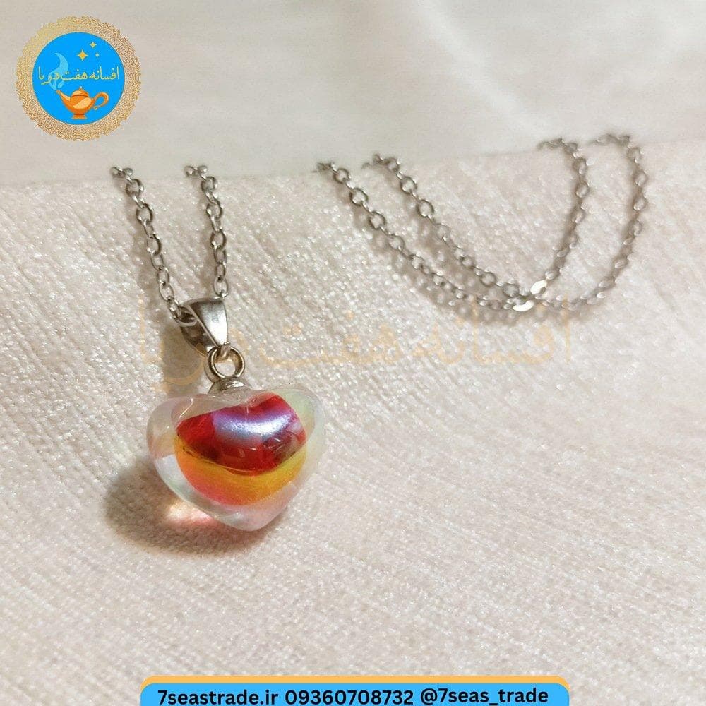 گردنبند فلزی نقره ای مدال شمایل مدل قلب شیشه ای رنگ رنگین کمانی روشن — تصویر ۳