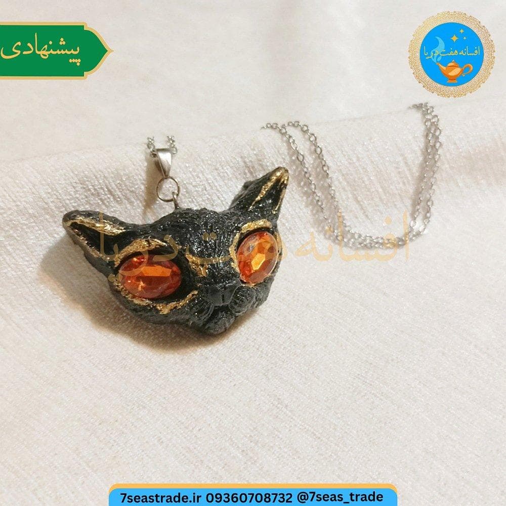 گردنبند فلزی نقره ای مدال شمایل آنوبیس مدل چشم نگین نارنجی