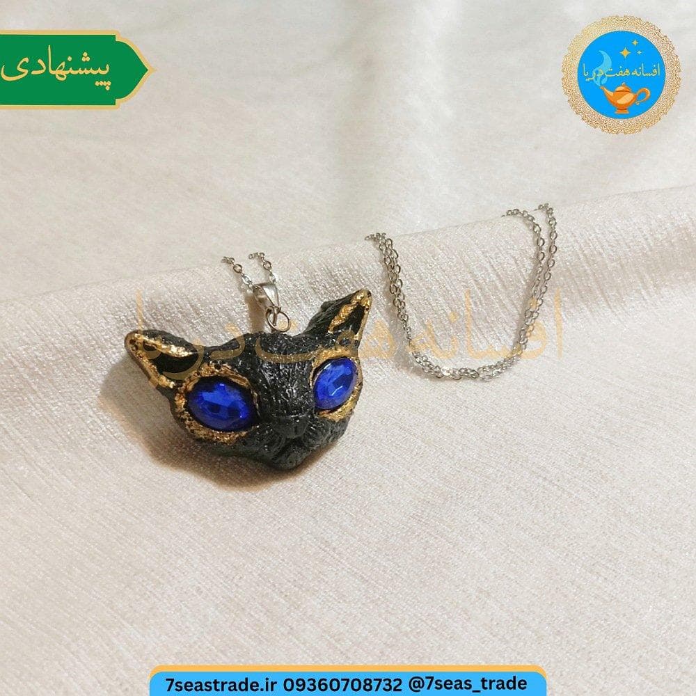 گردنبند فلزی نقره ای مدال شمایل آنوبیس مدل چشم نگین آبی کاربنی — تصویر ۲