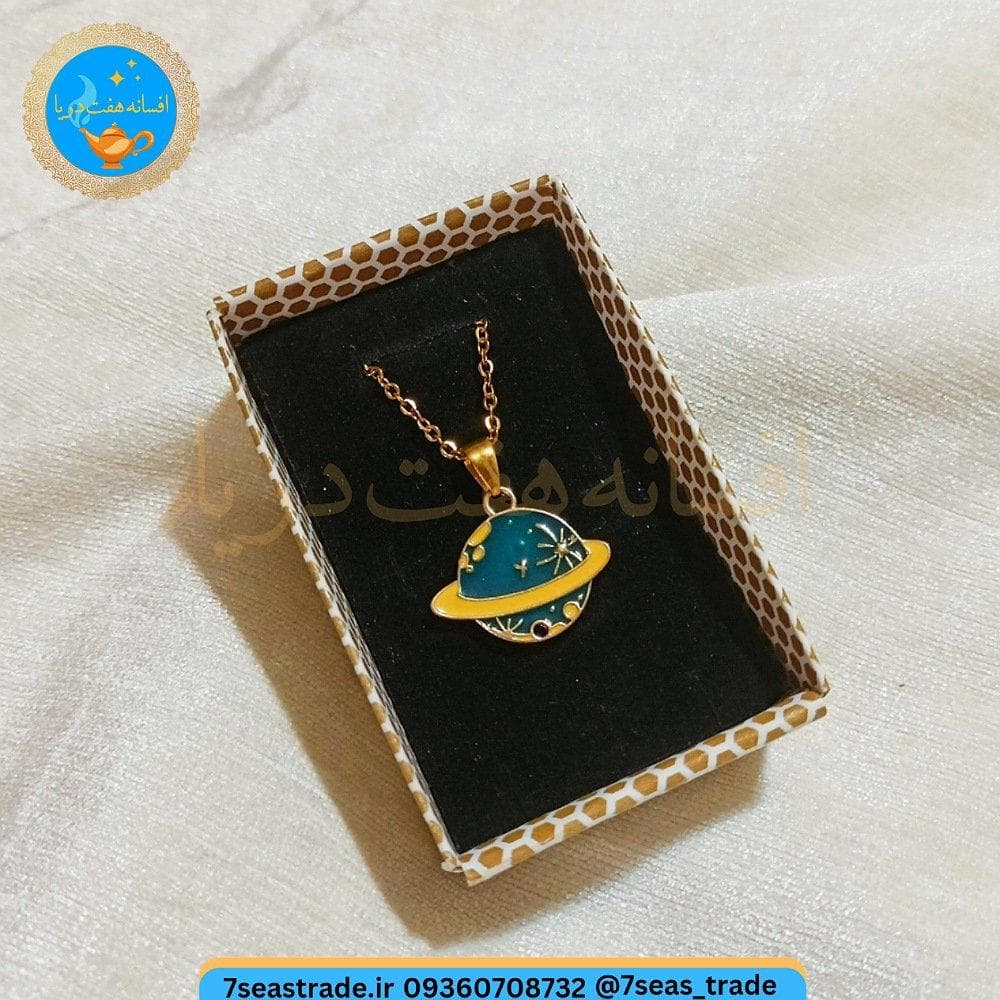 گردنبند فلزی طلایی مدال فلزی رنگی ساترن (زحل) مدل قالب زحل — تصویر ۲