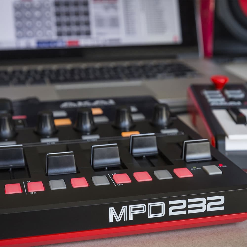 میدی کنترلر و فینگر پد پرتابل AKAI MPD232 — تصویر ۵
