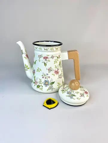 کتری لعابی طرح گل بهاری دسته بغل چوبی 1/2 لیتر — تصویر ۲
