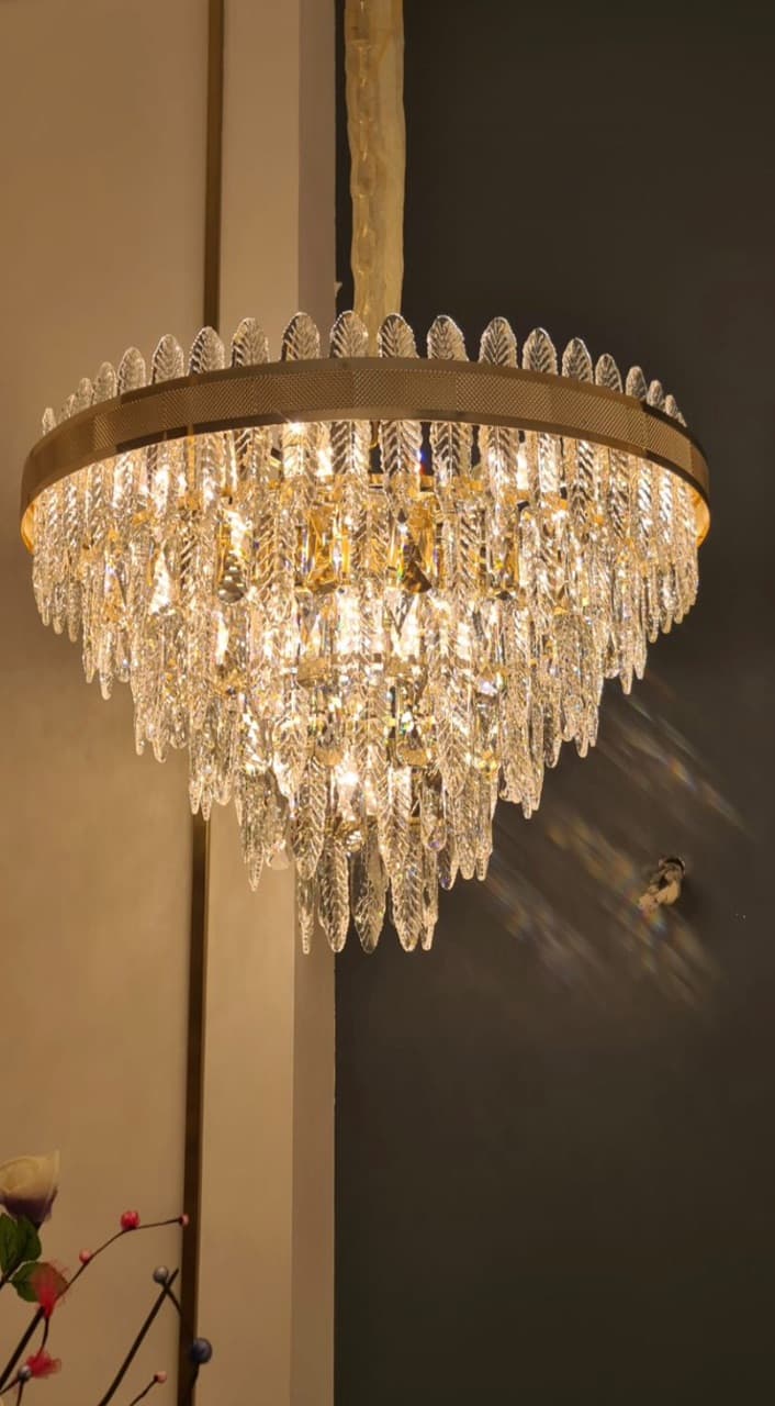 جدیدترین لوستر کریستالی با طرح پر خاص و لوکس در قطر 40 و 60 سانت گرد و 80 سانت لاینر کد par — تصویر ۲