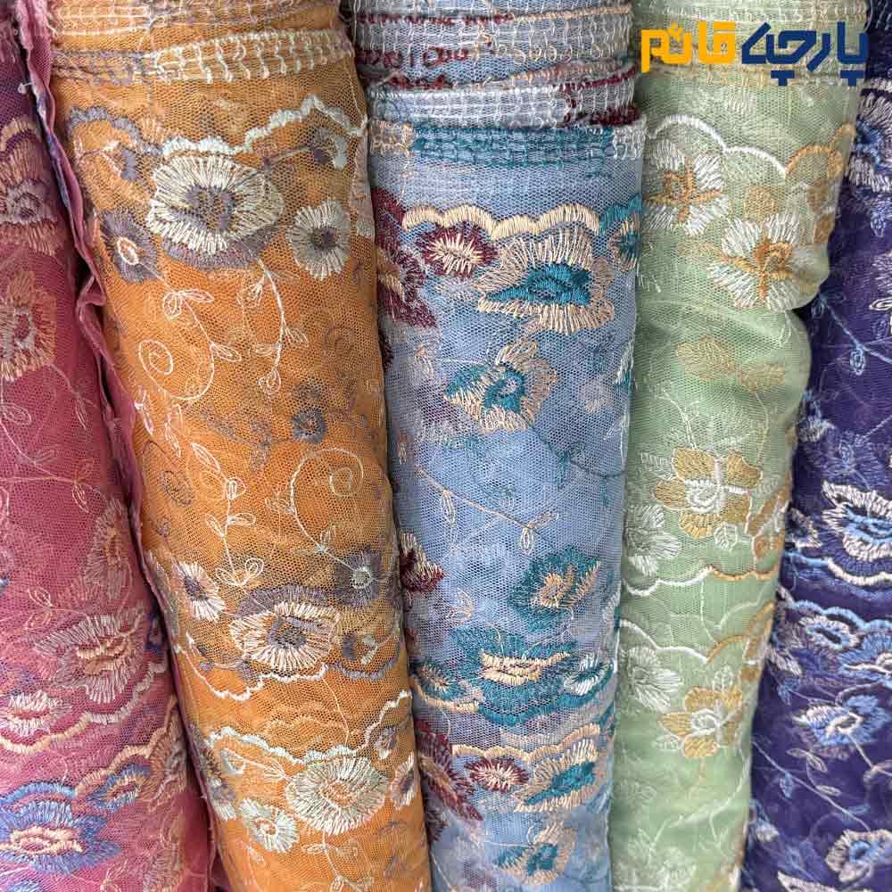 پارچه مجلسی دانتل کره ای رنگ آبی آسمانی پاستلی گل رنگی کد8188 — تصویر ۲