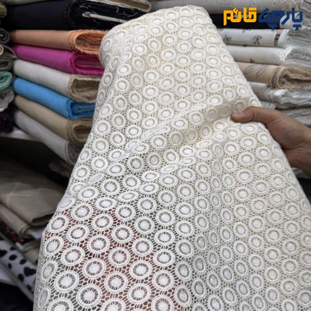 پارچه مجلسی تورکتان کره طرح دایره متوسط رنگ کرم طبیعی(نچرال) کد7917