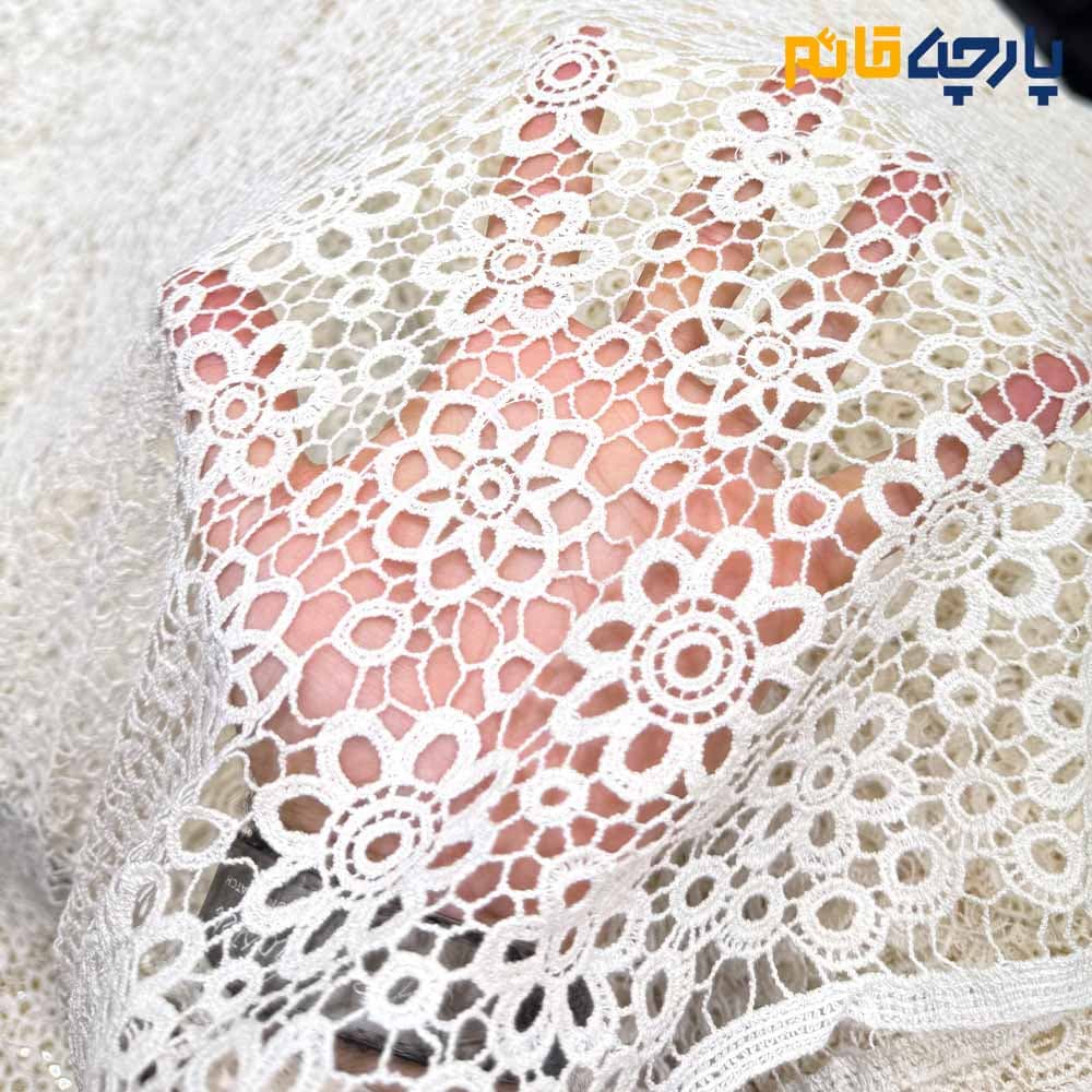 پارچه مجلسی تورکتان کره طرح گل خوشه رنگ کرم طبیعی(نچرال) کد7902 — تصویر ۲