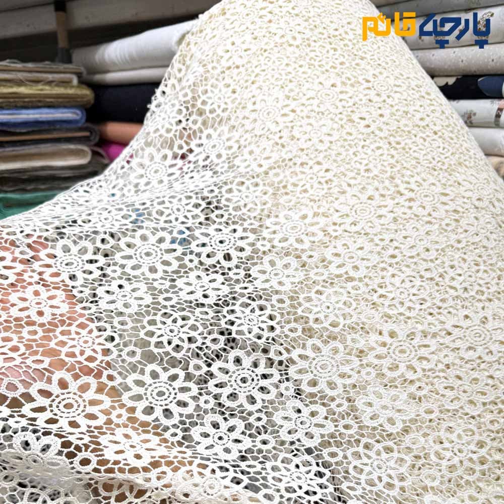 پارچه مجلسی تورکتان کره طرح گل خوشه رنگ کرم طبیعی(نچرال) کد7902
