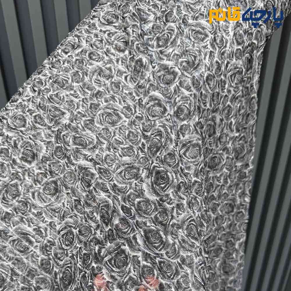 پارچه مجلسی تورکتان ایتالیایی طرح۳ بعدی گل رز رنگ طوسی نقره ای کد7879