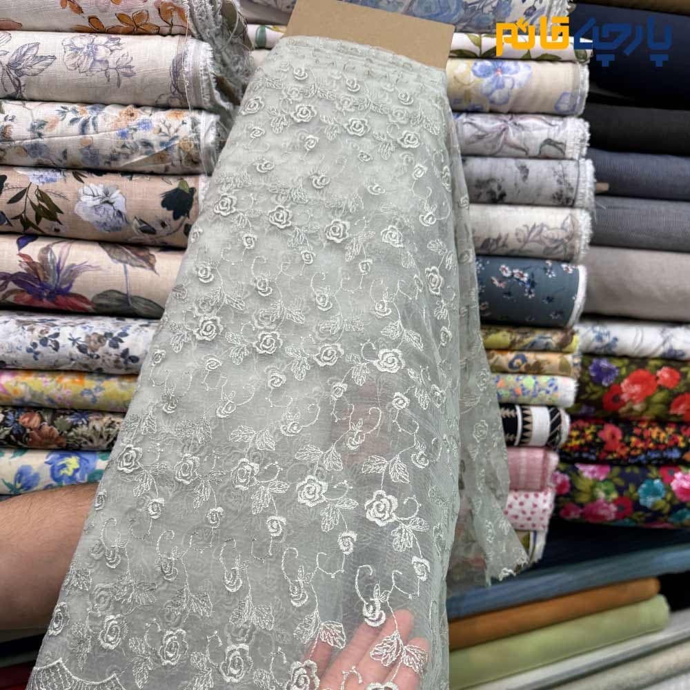 پارچه مجلسی تورکتان طرح گل ریزحاشیه دار رنگ سبز روشن کد۷۶۴۱