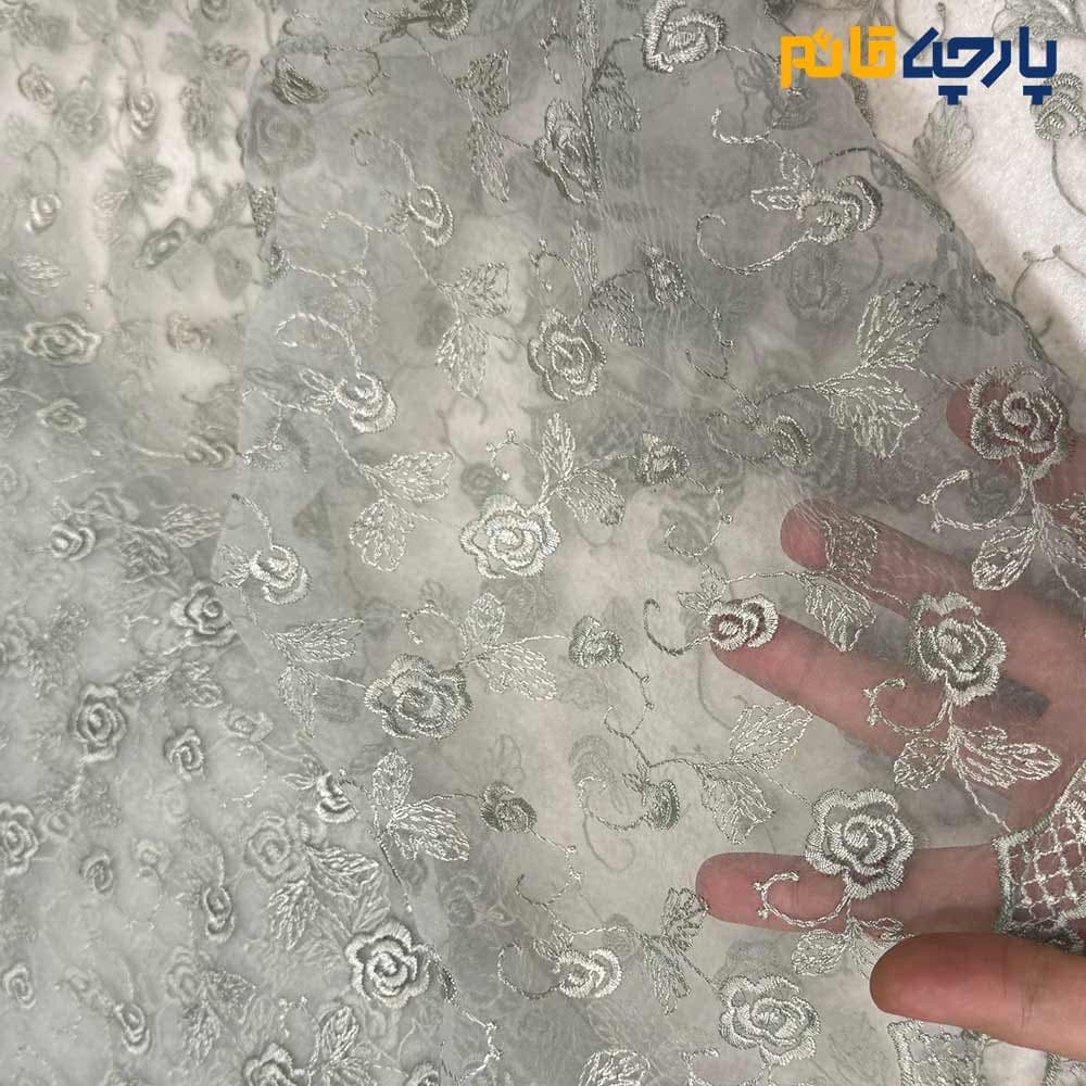 پارچه مجلسی تورکتان طرح گل ریزحاشیه دار رنگ سبز روشن کد۷۶۴۱ — تصویر ۲