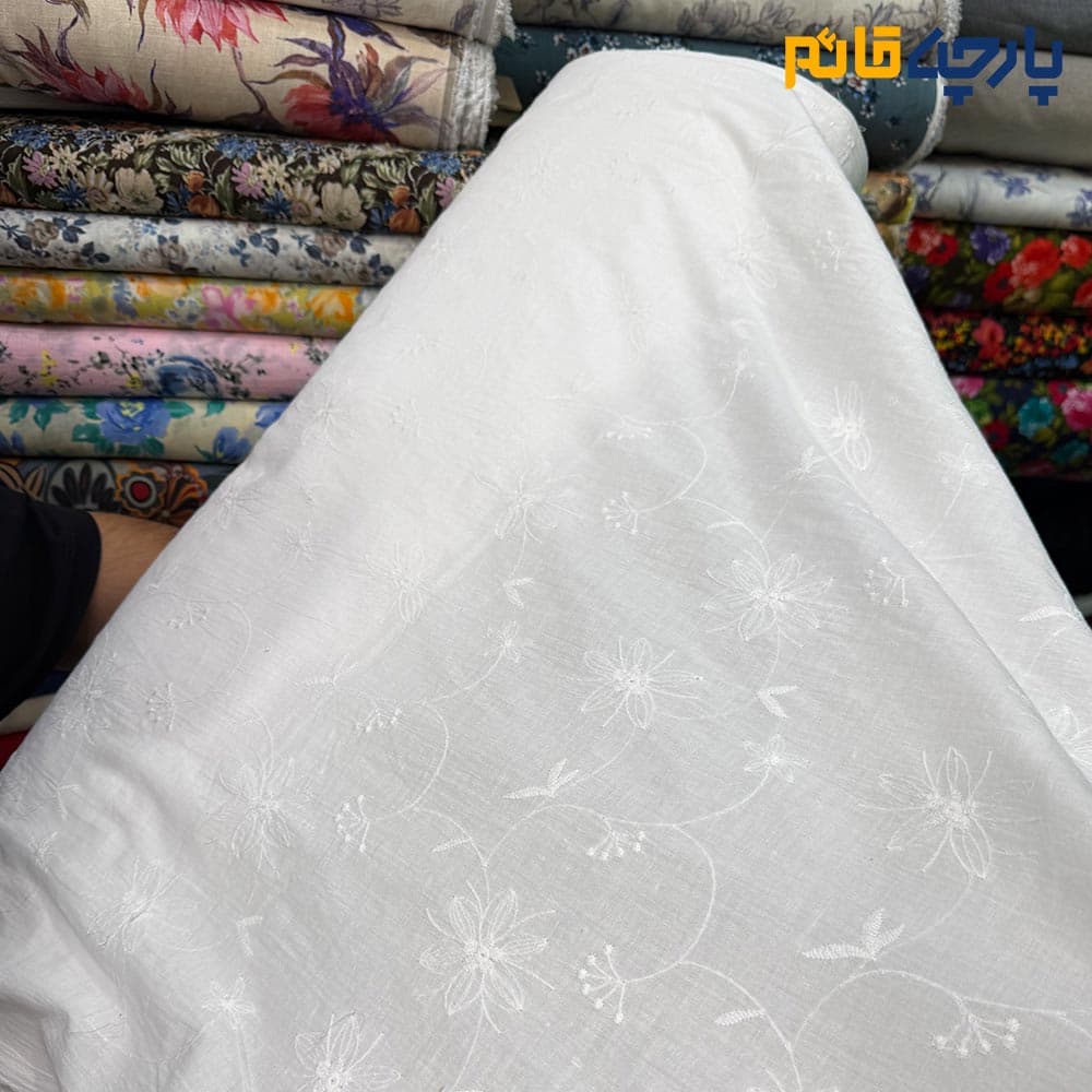 پارچه بهاره و تابستانه وال خامه دوزی کره ای رنگ سفید طرح گل خاص کد ۷۴۶۴