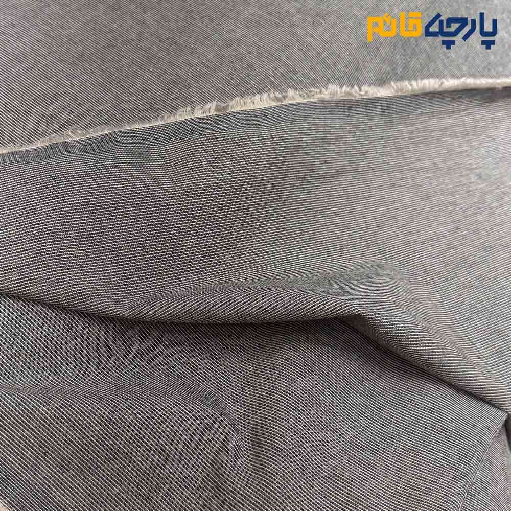 پارچه بهاره و تابستانه کتان نخ ساده ریز بافت رنگ کرم و طوسی فیلی کد ۷۳۵۷ — تصویر ۲