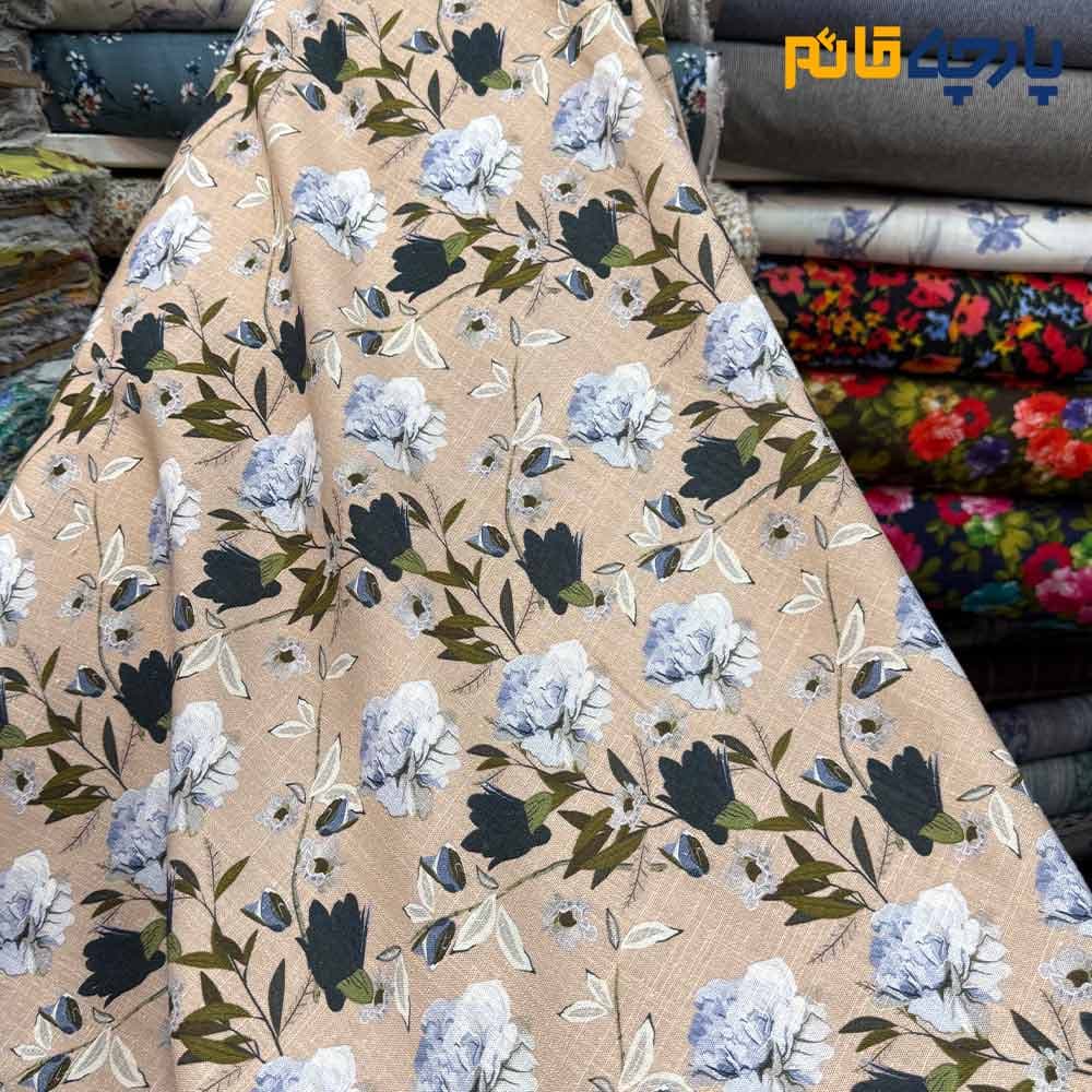 پارچه بهاره تابستانه لینن طرحدار ایتالیایی زمینه کرم صورتی روشن گل رنگی کد۷۱۵۶