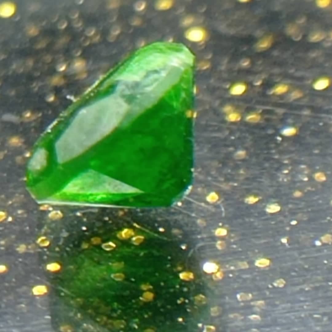 جواهر دمانتوئید d18 — تصویر ۴