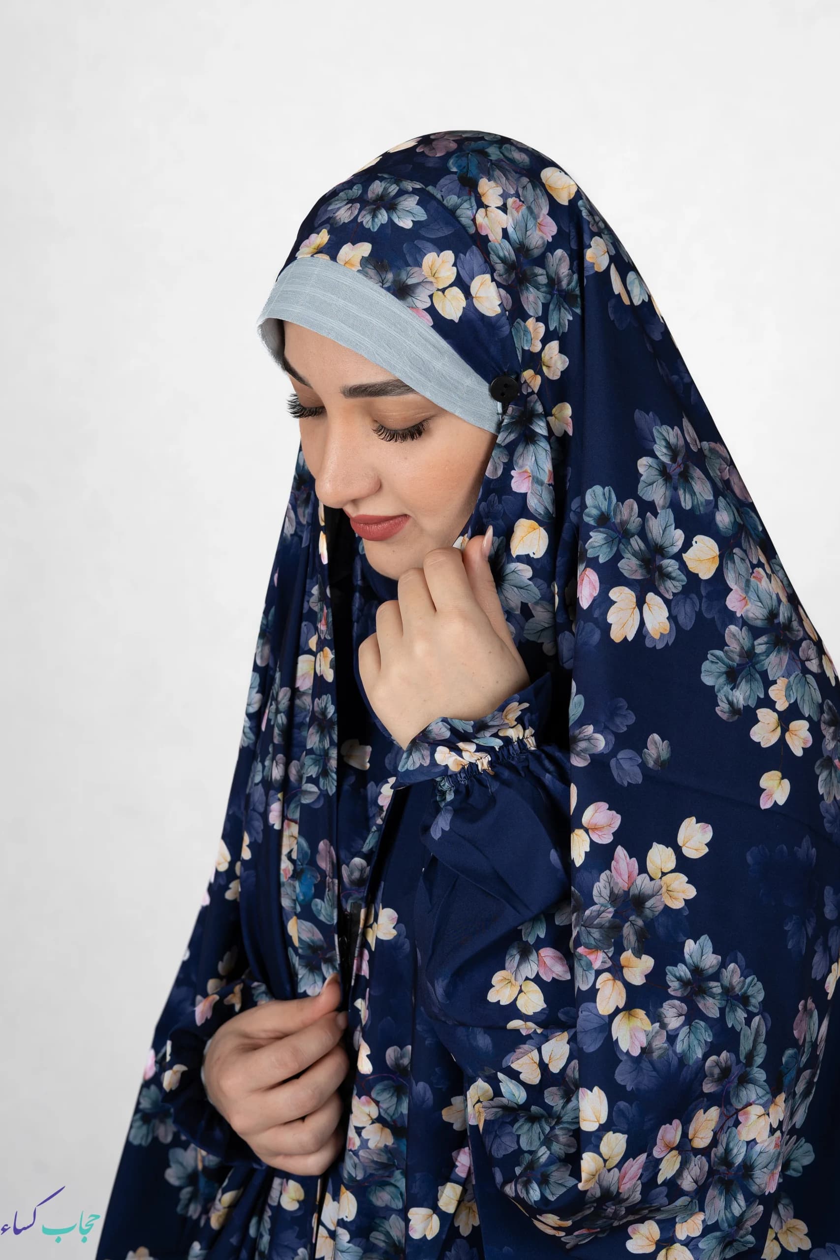 چادر مجلسی سه‌بعدی مدل یاس سرمه ای — تصویر ۳