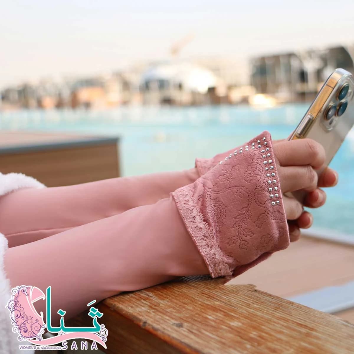 ساق دست آنا ثنا — تصویر ۸