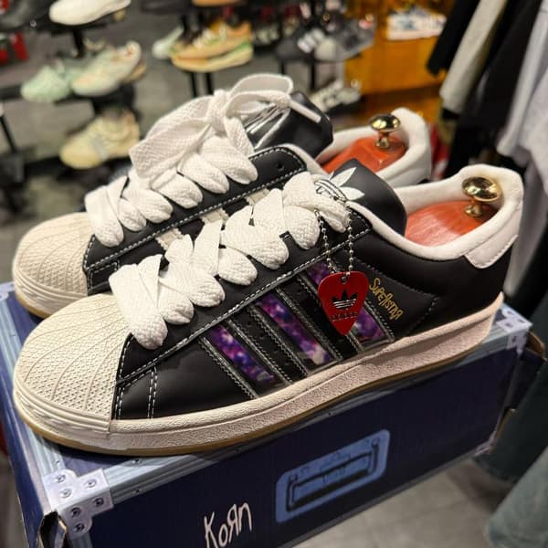 کتانی آدیداس سوپراستار korn — تصویر ۳
