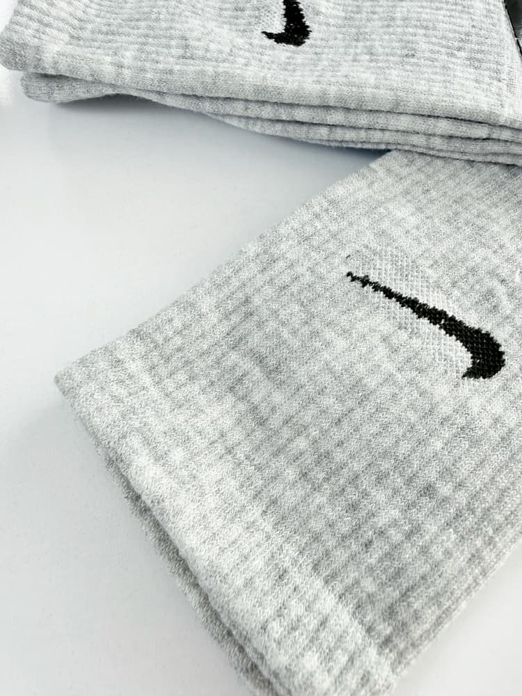 جوراب ساقدار زنانه نخ پنبه طوسی روشن برفکی نایکی Nike — تصویر ۲