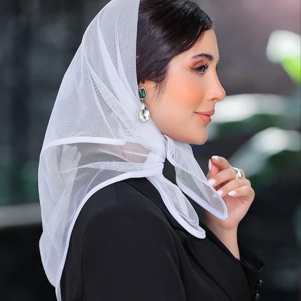 اسکارف سفید