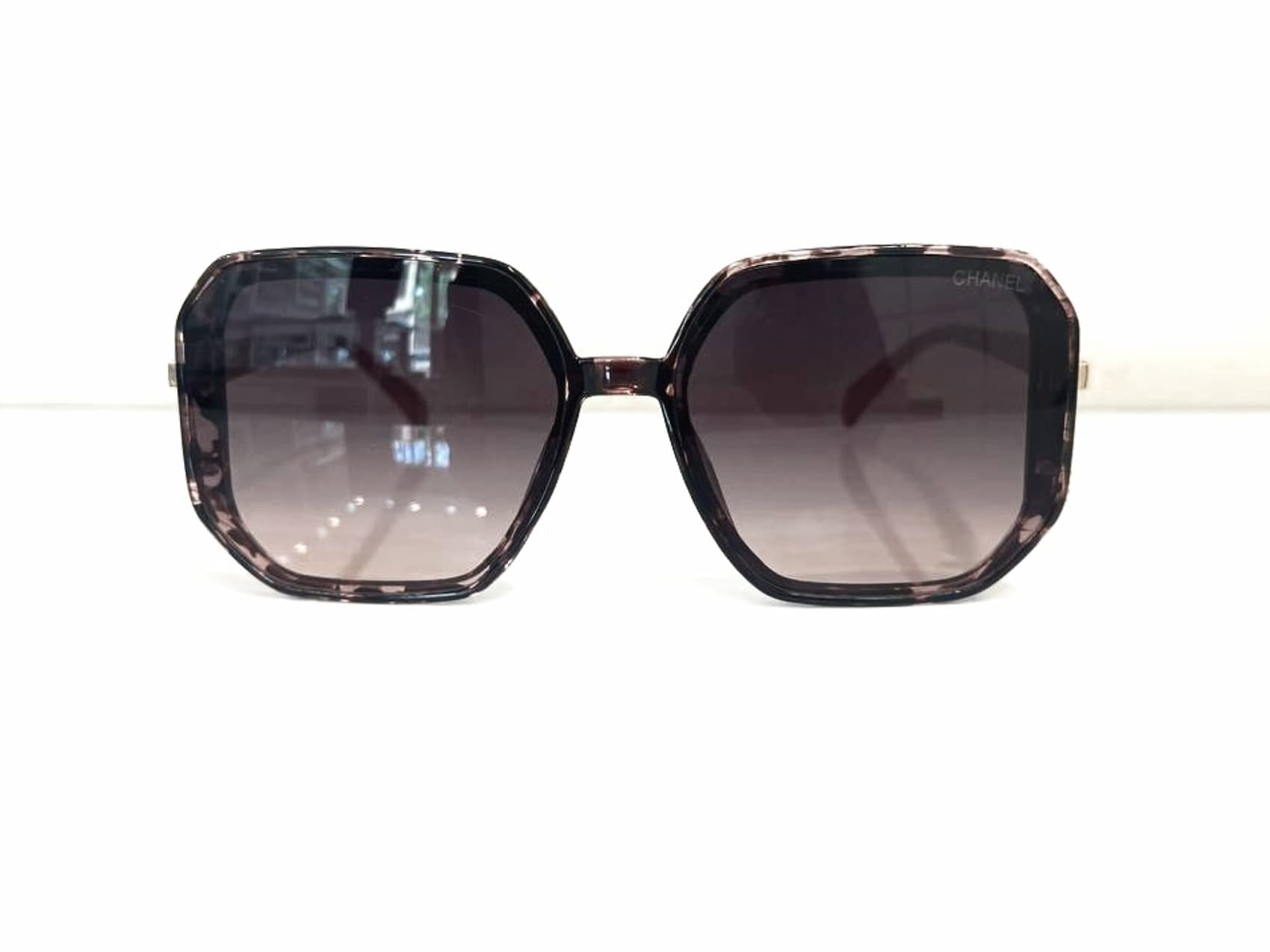 عینک آفتابی زنانهCHANEL مدل6826 — تصویر ۴