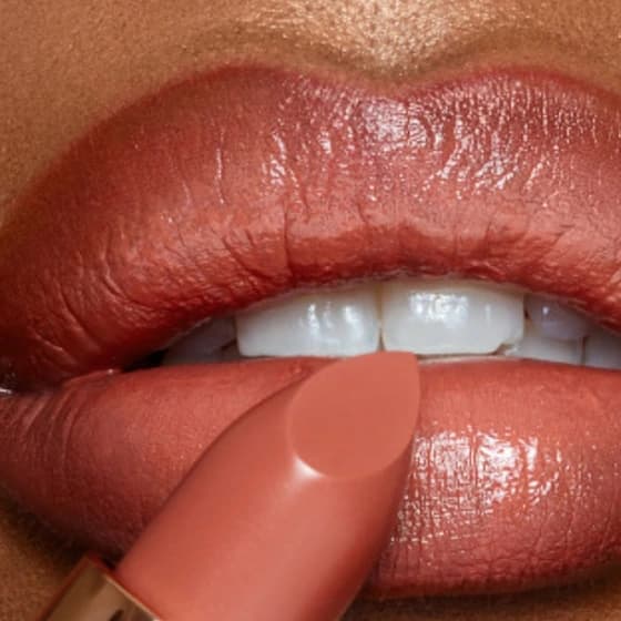 شارلوت تیلبری رژلب استیکی استوند رز / Charlotte Tilbury K.I.S.S.I.N.G Lipstick STONED ROSE — تصویر ۴