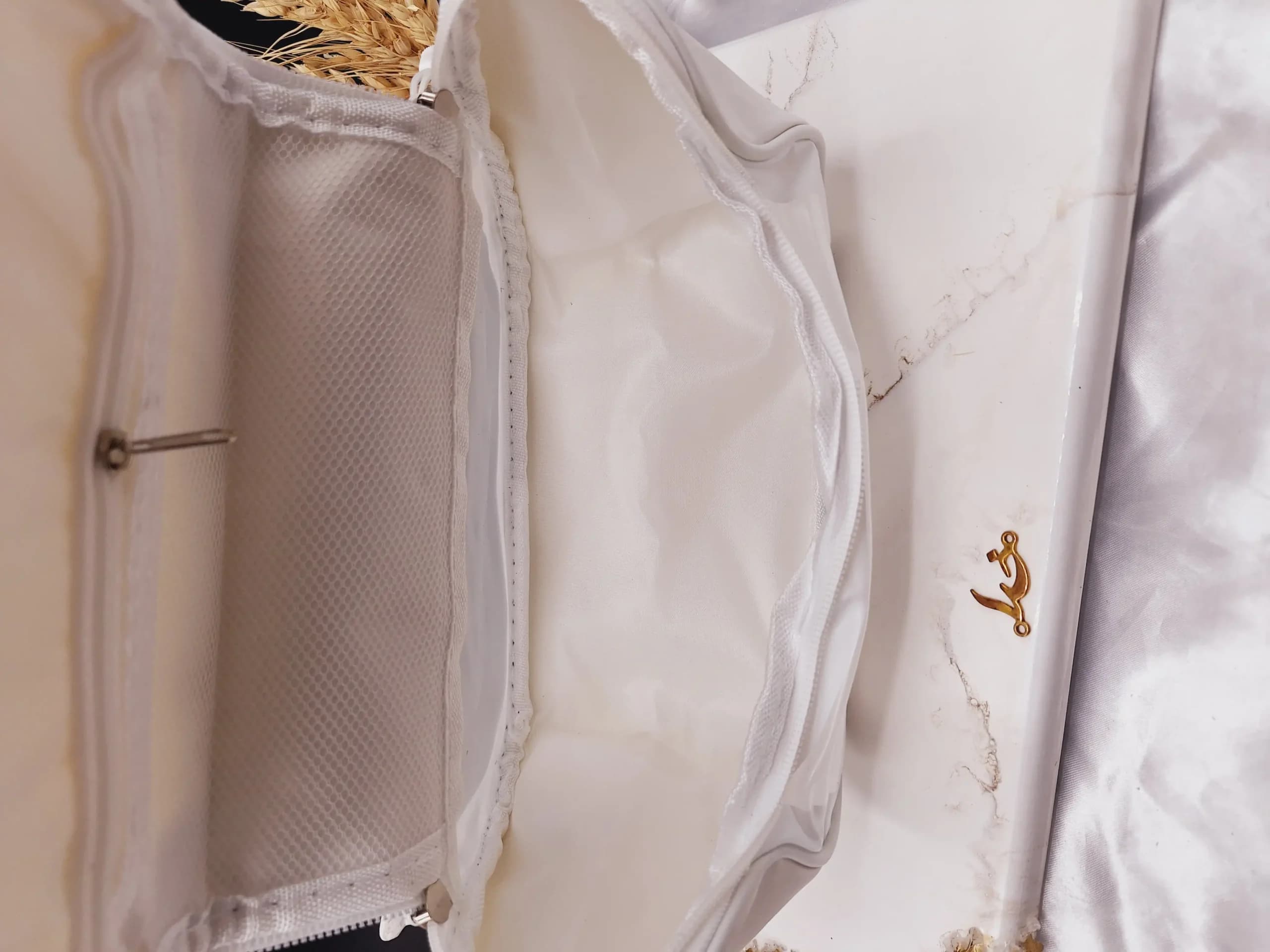 کیف آرایشی واشبگ بیضی سفید سایز بزرگ WASHBAG — تصویر ۲