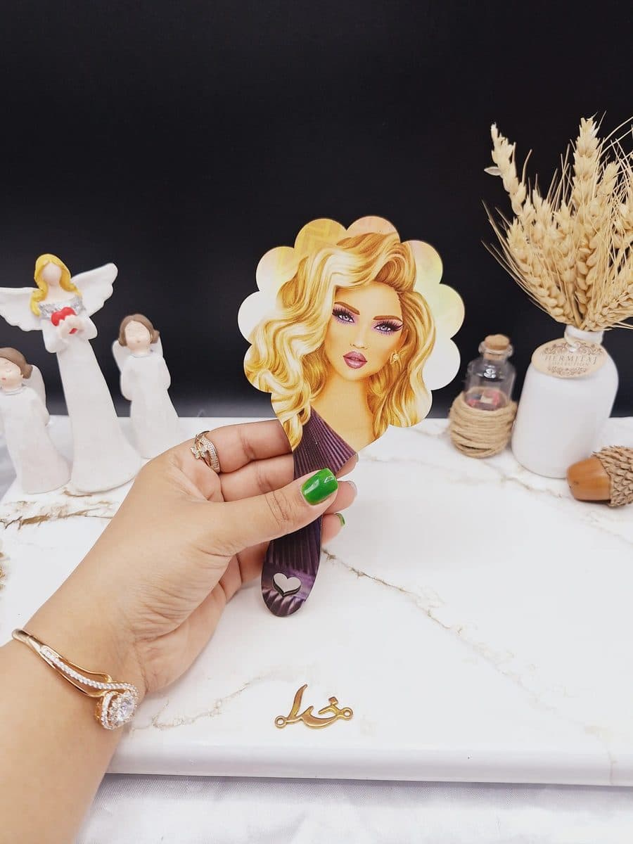 آینه چوبی دسته دار گل مدل دخترانه طرح دوم — تصویر ۵