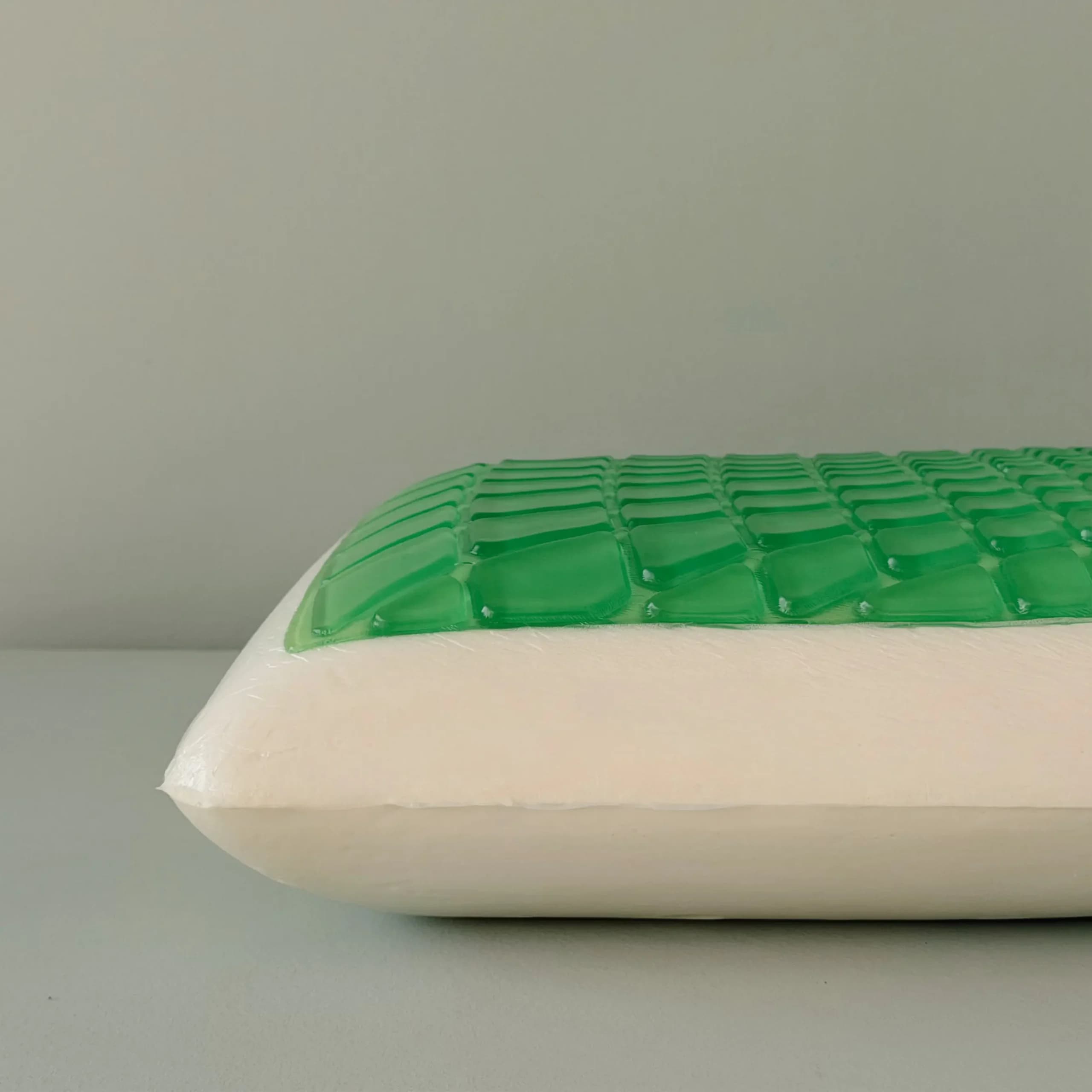 بالش طبی مدل CoolingGel برند Tac — تصویر ۲